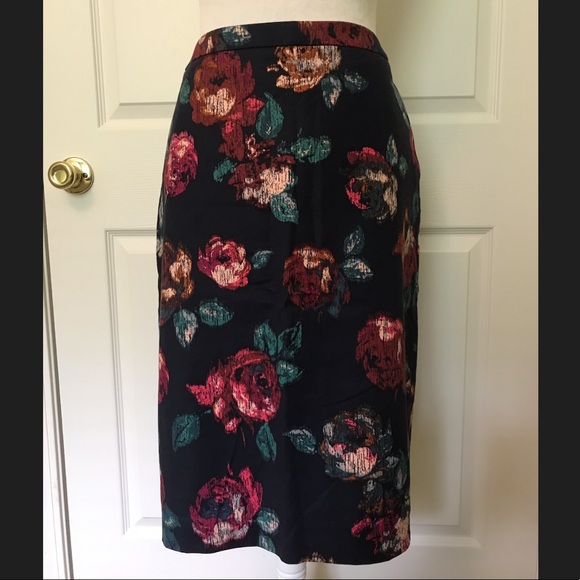 Merona Dresses & Skirts - Pretty Merona Navy Blue Skirt w/Flower Print